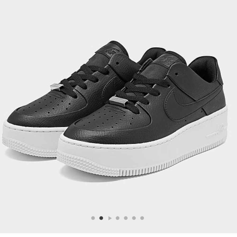 Black Nike air forces